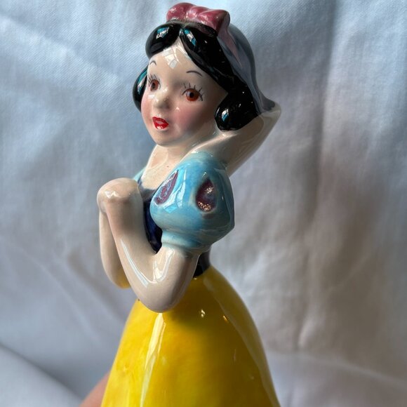 👑 Vintage Snow White Porcelain Figurine – Walt Disney Productions, Japan - Picture 1 of 12
